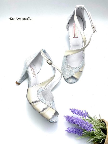 Sandale Best Details